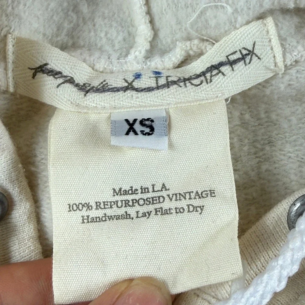 Free People x Tricia Fix Distressed NYC Hoodie Cream Repurposed Vintage XS‎ Zip